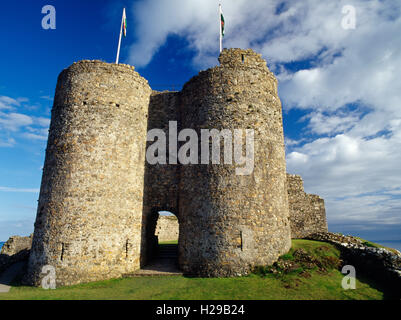 D-förmigen Zwillingstürme des inneren Torhauses Criccieth Burg, Lleyn, flankieren den Eingang Durchgang zur Kernburg c 1230. Stockfoto