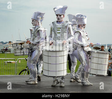 Funken an Trommeln bis in das Air Festival Baiter Park, Poole Dorset UK Stockfoto