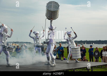 Funken an Trommeln bis in das Air Festival Baiter Park, Poole Dorset UK Stockfoto