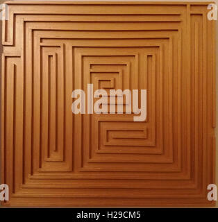 Bilder aufgenommen während des Baus der handgemachte hölzerne Labyrinthe und Irrgärten Dekorplatten und einige Mosaiken. Stockfoto