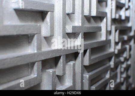 Bilder aufgenommen während des Baus der handgemachte hölzerne Labyrinthe und Irrgärten Dekorplatten und einige Mosaiken. Stockfoto