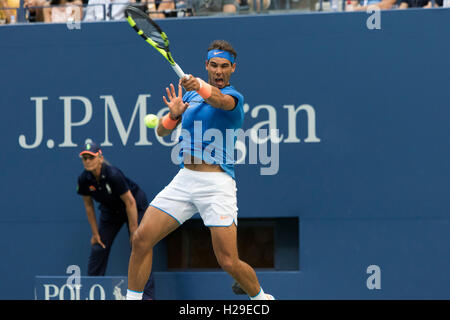 Rafael Nadal (ESP) im Wettbewerb bei den US Open 2016 Stockfoto