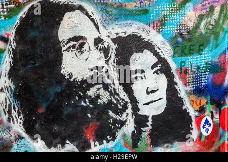 Prag John Lennon Wall Prag Street Art Graffiti, Porträt John und Yoko Ono, Prag Kampa Stockfoto