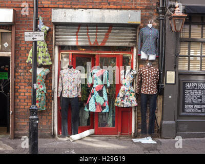 Antike Kleider außerhalb einer Boutique in soho Stockfoto