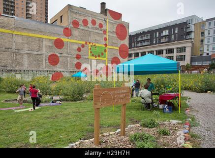 Ein Stadtgarten in der Innenstadt von St. Paul, Minnesota, USA. Stockfoto