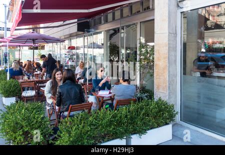 Essen im Freien in einem italienischen Restaurant in Nolita in New York City Stockfoto