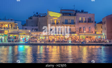 Chania, Kreta, Griechenland: Altstadt neben venezianischen Hafen Stockfoto