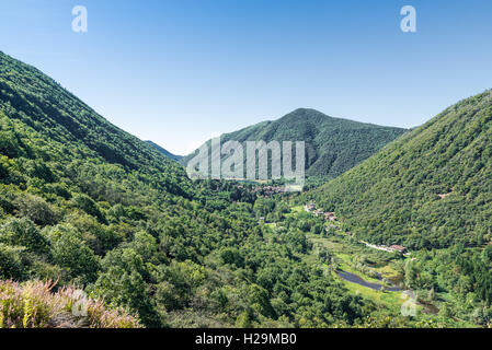 Panorama von Valganna mit Ganna und See Ganna, Provinz von Varese, Italien Stockfoto