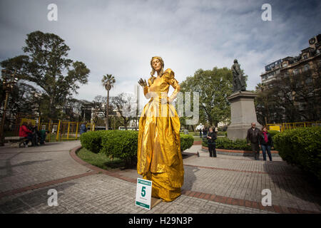 Buenos Aires, Argentinien. 24. Sep, 2016. Ein Künstler der menschlichen lebende Statuen beteiligt sich an der 17. nationalen Wettbewerb der lebenden Statuen in Buenos Aires, Argentinien, auf 24. September 2016. © Martin Zabala/Xinhua/Alamy Live-Nachrichten Stockfoto