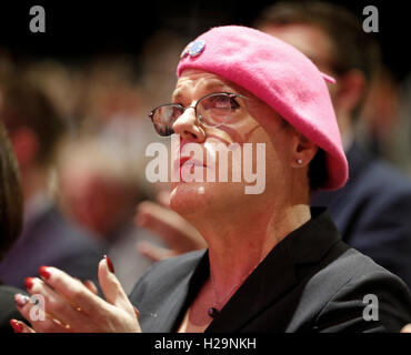 Liverpool, Vereinigtes Königreich. 25. September 2016.  Ed Izzard Actor Labour Party Conference 2016 der Acc Liverpool, Liverpool, England 25. September 2016 besucht die Labour Party Konferenz 2016 um den Acc Liverpool, Liverpool, England © Allstar Bibliothek/Alamy Live News Bildnachweis: Allstar Bild Bibliothek/Alamy Live-Nachrichten Stockfoto