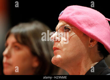 Liverpool, Vereinigtes Königreich. 25. September 2016.  Ed Izzard Actor Labour Party Conference 2016 der Acc Liverpool, Liverpool, England 25. September 2016 besucht die Labour Party Konferenz 2016 um den Acc Liverpool, Liverpool, England © Allstar Bibliothek/Alamy Live News Bildnachweis: Allstar Bild Bibliothek/Alamy Live-Nachrichten Stockfoto