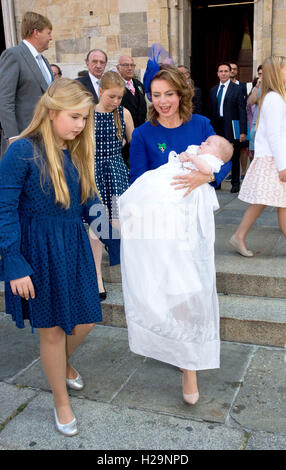 Parma, Italien. 25. September 2016. Parma, 25.09.2016 Prinzessin Amalia und Prinzessin Alexia, Prinzessin Annemarie und Carlos Enrique Leonard Taufe von Carlos Enrique Leonard, Sohn des Prinzen Carlos de Bourbon de Parme und Prinzessin Annemarie am Parma Kathedrale RPE/Albert Nieboer/NETHERLANDSOUT/Point de Vue Out - NO WIRE SERVICE - Credit: Dpa/Alamy Live-Nachrichten Stockfoto