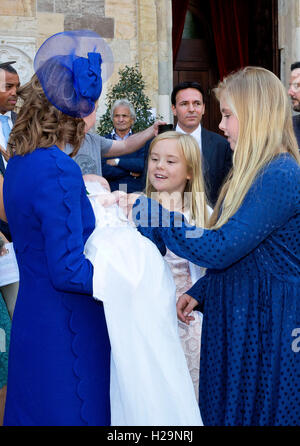 Parma, Italien. 25. September 2016. Parma, 25.09.2016 Prinzessin Annemarie, Carlos Enrique Leonard, Prinzessin Atiane und Prinzessin Amalia Taufe von Carlos Enrique Leonard, Sohn des Prinzen Carlos de Bourbon de Parme und Prinzessin Annemarie am Parma Kathedrale RPE/Albert Nieboer/NETHERLANDSOUT/Point de Vue Out - NO WIRE SERVICE - Credit: Dpa/Alamy Live-Nachrichten Stockfoto