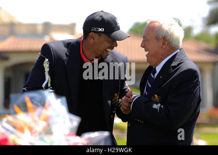 Orlando, Florida, USA. 25. März 2013. Arnold Palmer mit Sieger Tiger Woods beim Arnold Palmer Invitational in Bay Hill Club und Lodge in Orlando, Florida am 25. März 2013. 2013 Scott A. Miller © © Scott Miller/ZUMA Draht/Alamy Live News Stockfoto