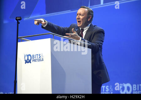 München, Deutschland. 25. September 2016. Kevin Spacey besucht Gründer-Festival "Bits und Brez ' n" 2016 im ICM International Congress Center am 25. September 2016 in München. | Verwendung Weltweit/Picture Alliance Credit: Dpa/Alamy Live-Nachrichten Stockfoto