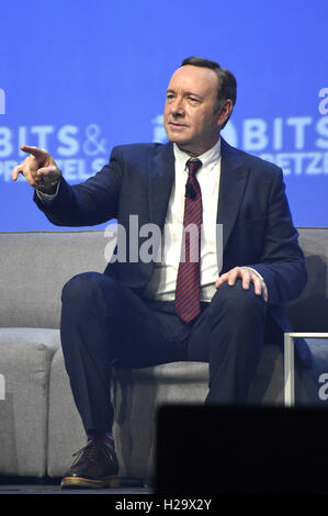 München, Deutschland. 25. September 2016. Kevin Spacey besucht Gründer-Festival "Bits und Brez ' n" 2016 im ICM International Congress Center am 25. September 2016 in München. | Verwendung Weltweit/Picture Alliance Credit: Dpa/Alamy Live-Nachrichten Stockfoto