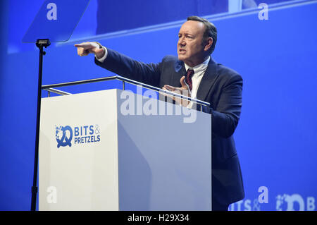 München, Deutschland. 25. September 2016. Kevin Spacey besucht Gründer-Festival "Bits und Brez ' n" 2016 im ICM International Congress Center am 25. September 2016 in München. | Verwendung Weltweit/Picture Alliance Credit: Dpa/Alamy Live-Nachrichten Stockfoto