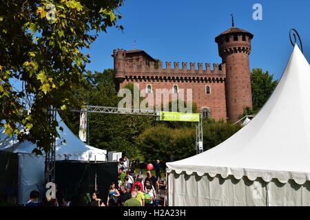 Turin, Piemont, Italien. 25. September 2016. Terra Madre Salone del Gusto 2016. Dank Slow Food Köche, Wissenschaftler, Lebensmittelproduzenten, Studenten, Designer, Landwirte und Politiker zusammenarbeiten können gegenüber einem Ernährungssystem wo gibt es gute, saubere und faire Lebensmittel für alle. / Alamy Live News Bildnachweis: Marco Imazio/Alamy Live-Nachrichten Stockfoto