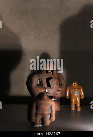 Berlin, Deutschland. 26. September 2016. Ausstellung über die jüdische legendäre Figuren Golem in der jüdischen Museum Berlin, 26. September 2016. © Martin Weiser/CTK Foto/Alamy Live-Nachrichten Stockfoto