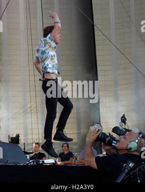 Der Elefant in die Teilnehmerliste für 2016 iHeartRadio Music Festival - Käfig SAß, T-Mobile Arena, Las Vegas, NV 24. September 2016. Foto von: James Atoa/Everett Collection Stockfoto