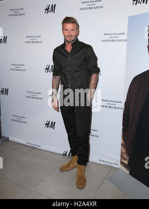 Los Angeles, USA. 26. September 2016. David Beckham startet neue H & M Modern Essentials-Kampagne auf H & M am 26. September 2016 in Los Angeles, Kalifornien. Bildnachweis: MediaPunch Inc/Alamy Live-Nachrichten Stockfoto