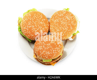 Burger auf einer Platte auf einem Whote Hintergrund Stockfoto