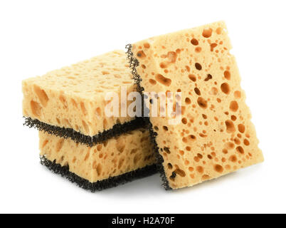Gelbe Reinigungs Schwämme mit Peeling isoliert auf weißem Hintergrund Stockfoto