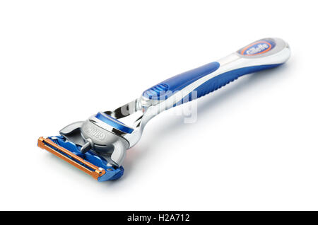 SAMARA, Russland - 2. Februar 2016: Gillette blue orange Rasierer isoliert auf weißem Hintergrund, illustrative Leitartikel. Stockfoto