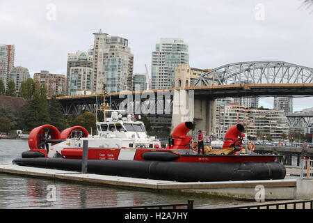 Das Hovercraft, das bei ihrem Besuch in Kitsilano Coast Guard Station in Vancouver am zweiten Tag ihrer Kanada-Tour von der Herzog und die Herzogin von Cambridge gesehen wurde. Stockfoto