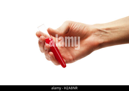 Labor Reagenzglas mit roter Flüssigkeit in einer Hand isoliert auf weißem Hintergrund Stockfoto