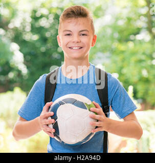 Junge wieder in die Schule Stockfoto