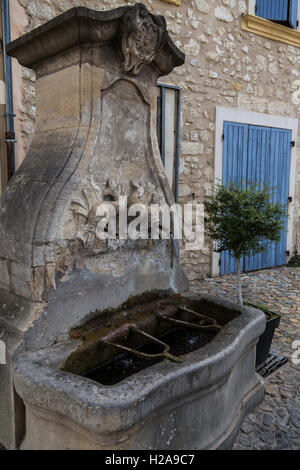 Pernes Les Fontaines ist ein Vaucluse Dorf Brunnen, wie der Name andeutet, wo verschiedene Arten von Brunnen gefunden werden kann Stockfoto