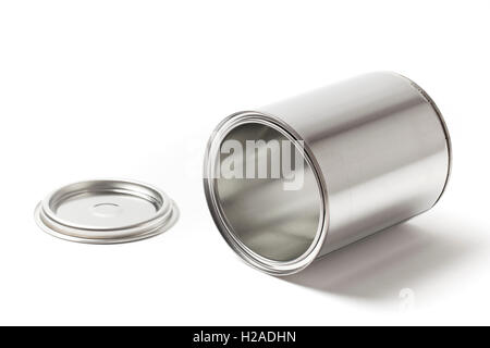 Offene leere metallic-Lackierung kann liegend und isoliert auf einem weißen Hintergrund. Stockfoto