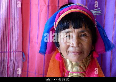 Langhals-Frau - Inle-See - Burma Stockfoto