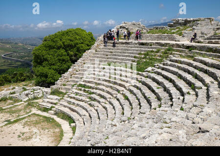 Amphitheater, das antike Theater von Segesta, Provinz Trapani, Sizilien, Italien Stockfoto