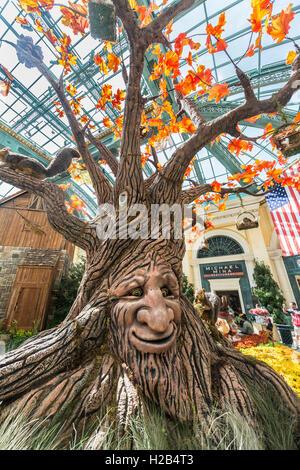 Sprechenden Baum, Herbst, jahreszeitliche Dekorationen, Herbst Ernte anzuzeigen, Bellagio Hotel und Kasino, Las Vegas, Nevada, USA Stockfoto