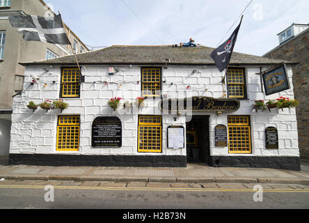 Der Admiral Benbow Pub und Restaurant in der Chapel Street, Penzance, Cornwall, England. Stockfoto