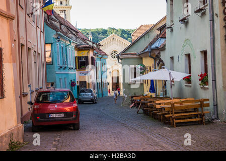 Saint-Joseph römisch-katholische Kathedrale im historischen Zentrum von Sighisoara, Rumänien. Ansicht von Bastionului (Bastion) Straße Stockfoto