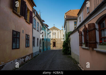 Saint-Joseph römisch-katholische Kathedrale im historischen Zentrum von Sighisoara, Rumänien. Ansicht von Bastionului (Bastion) Straße Stockfoto