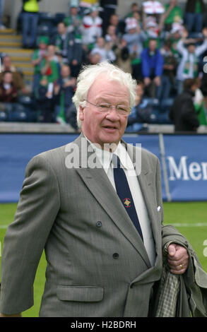 4. Juni 2005 - Nordirland 1 Deutschland 4. Die freundliche internationale wurde anlässlich des 125. Jubiläums der Irish Football Association (gegründet 1880) gespielt. Abgebildet ist die ehemalige Nordirland Manager Billy Bingham, der sein Land durch ins Welt-Cup-Finale in 1982 und 1986 geführt. Stockfoto