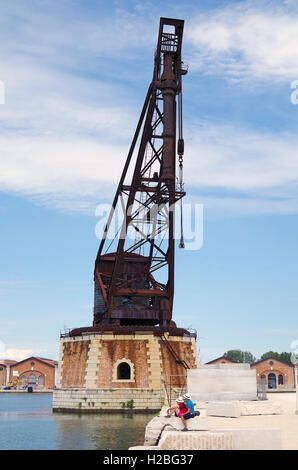 Venedig Arsenale Armstrong Mitchell Hydraulikkran Stockfoto