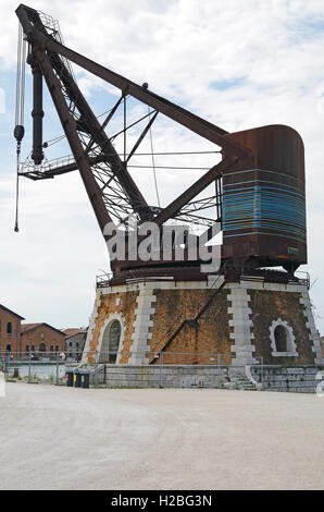 Venedig Arsenale Armstrong Mitchell Hydraulikkran Stockfoto