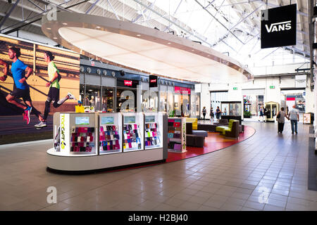 Wandbild und Displays in Swindon Designer Outlet Centre UK Stockfoto