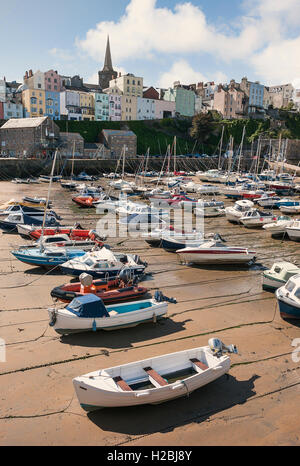 Tenby Hafen bei Ebbe in South Wales UK Stockfoto