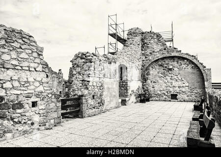 Ruine Burg Visegrad, Ungarn. Antike Architektur. Reiseziel. Kulturelles Erbe. Ein schöner Ort. Schwarz / weiß Stockfoto