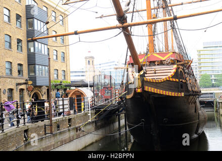 Goldene Hinde Galeone, Southwark, London Stockfoto