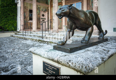 Panther (weiblich), 1933 Bronze Skulptur außerhalb der König Bibliothek der Gesellschaft der vier Künste in Palm Beach, Florida. (USA) Stockfoto