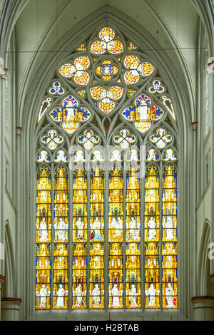 Glasfenster in der Kathedrale von Altenberg, Deutschland Stockfoto