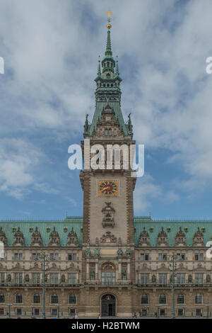 Uhr Turm des Rathauses, Hamburg, Deutschland Stockfoto