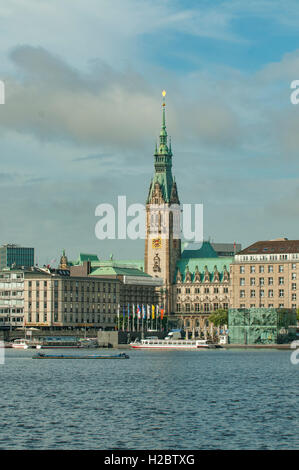 Rathaus in Binnenalster, Hamburg, Deutschland Stockfoto